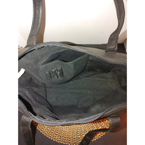 G.H Bass & Co. Madison Zip Leather Tote - Picture 6 of 6